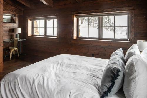 Big Sky Lookout Tower Cabins - Lone Peak