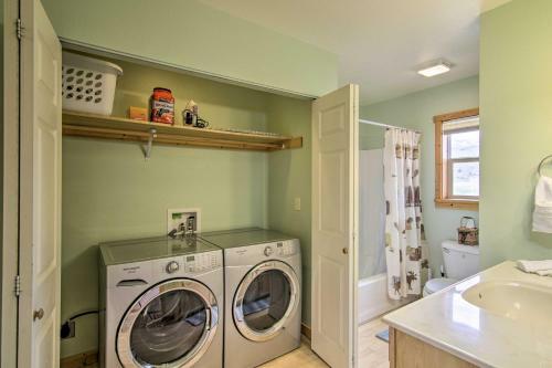 Airy Emigrant Townhome With Sweeping Mtn Views!