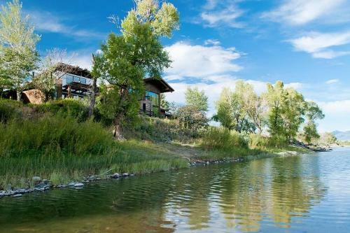 A Beautiful Montana Suite On Yellowstone River