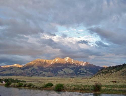 Emigrant Cabin On 10 Acres With Bbq And Peaceful Views!