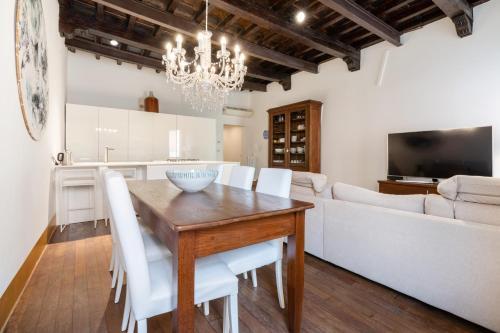 Exclusive Elegant Apartment In Pieno Centro! X4