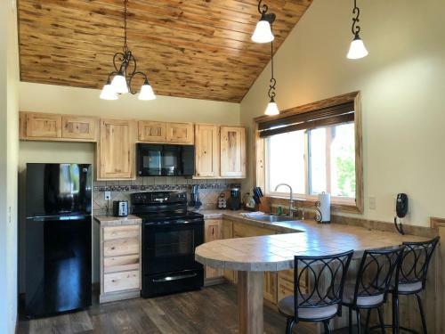 Hotel Yellowstone Riverside Cottages