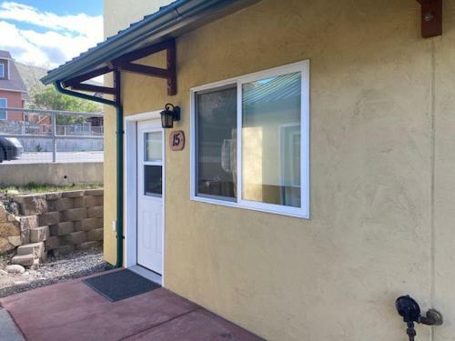 Hotel Yellowstone Riverside Cottages
