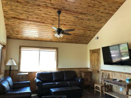 Hotel Yellowstone Riverside Cottages