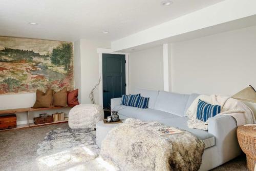 Luxe Glacier Getaway Walk To Downtown Kalispell!