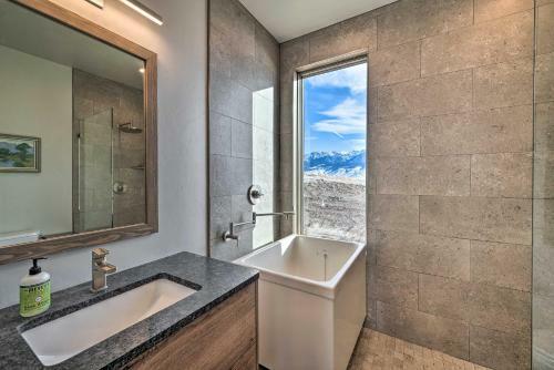 Secluded Paradise Valley Retreat With Stunning Views