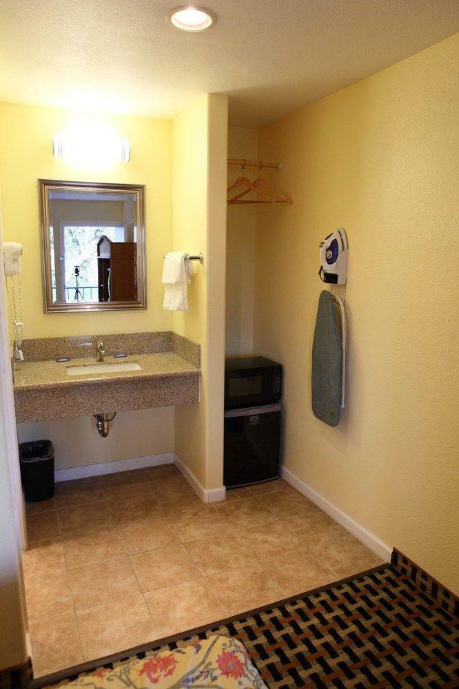 Motel Bay Breeze Inn