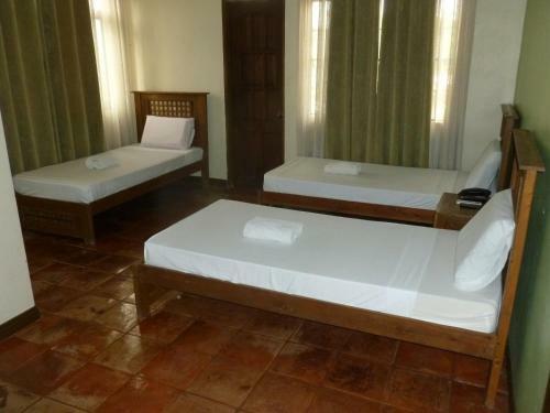 Hostal Makabata Guesthouse