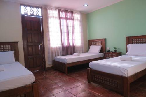 Hostal Makabata Guesthouse