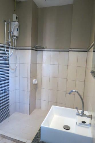 Hostal Makabata Guesthouse