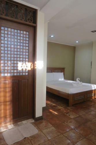 Hostal Makabata Guesthouse