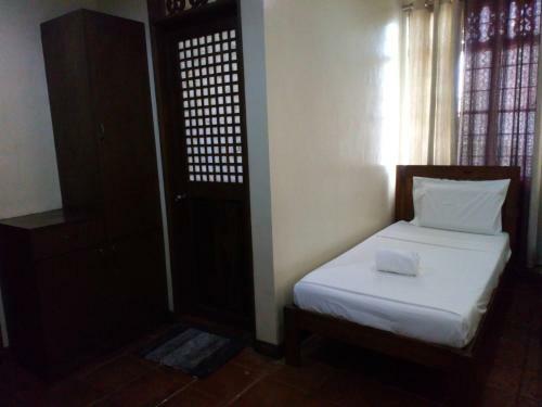 Hostal Makabata Guesthouse