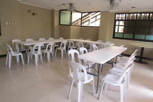 Hostal Makabata Guesthouse