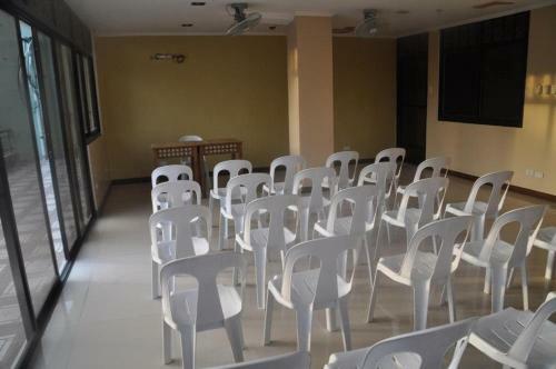 Hostal Makabata Guesthouse