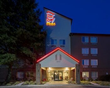 Hotel Red Roof Plus - Raleigh Ncsu/ Convention Center