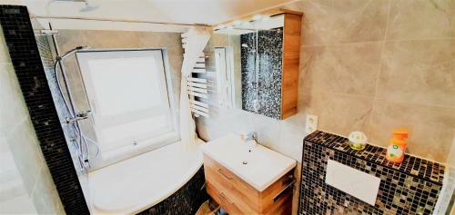 Apartamento Moderne , Helle Ferienwohnung Mit Balkon In M�nchen