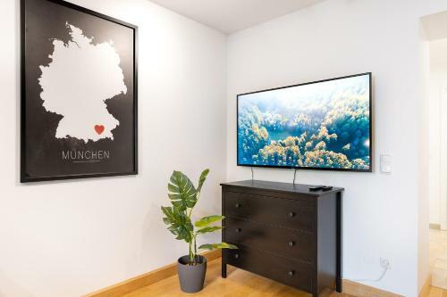 Marienplatz Apartment 2 Bedrooms Living Room Kitchen
