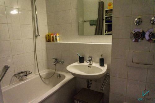 Apartamento Bright And Quiet Flat With A Balcony