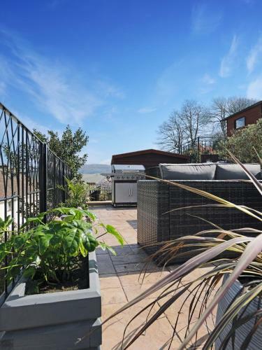 Sid Valley View - Scenic End Of Terrace Town House