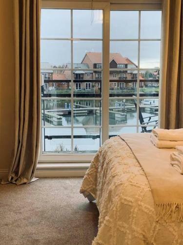 Apartamento Waterside Townhouse With Balcony And Marina View