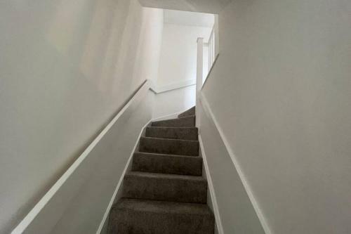 Silver Stag Properties, 3 Bed House With Parking