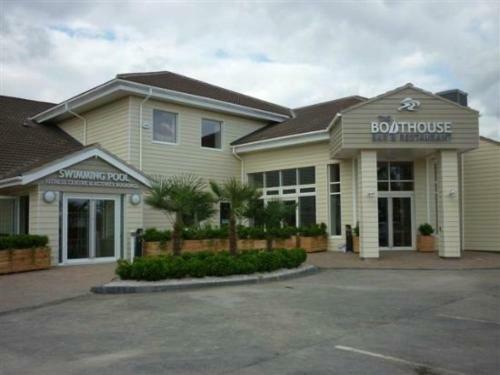 Gold Standard Caravan On South View Park