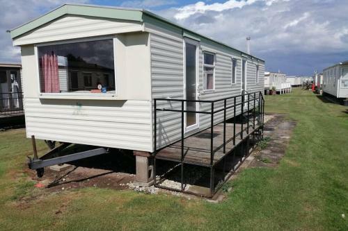 Apartamento 3 Bedroom Self-contained Caravan Next To Beach