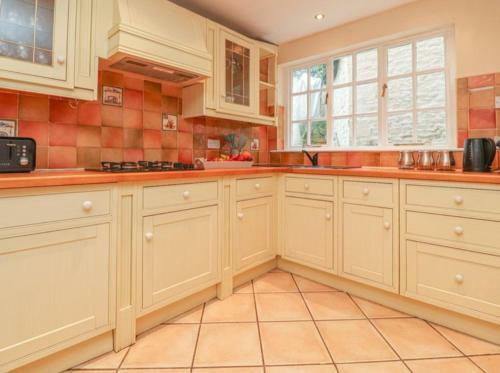 Cosy, Central 3 Bed Cottage, With Wood Burner