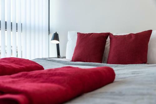 Apartamento ?onpoint -convenient 1 Bedroom Apt With Parking!?