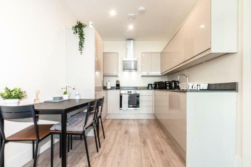 Apartamento ?onpoint -convenient 1 Bedroom Apt With Parking!?