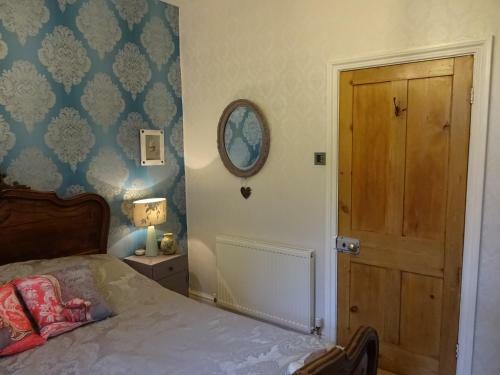Victorian Gate House Own Bathroom