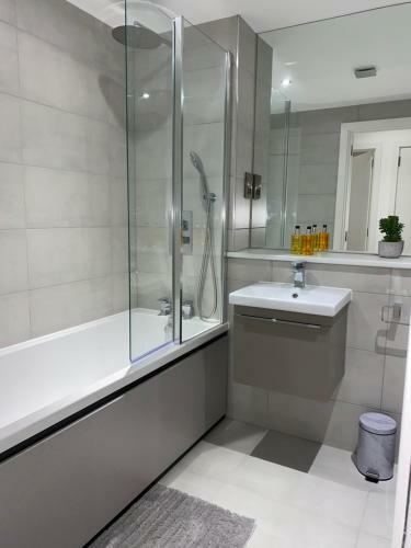 Roomotel - Streetsbrook Apartments