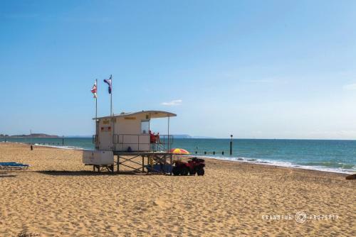 Perfect Lux Beachfront House With Balcony And Sea Views, Parking