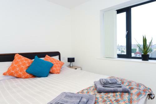 Luxury 3 Bed Apartment- Large Balcony With Seaviews