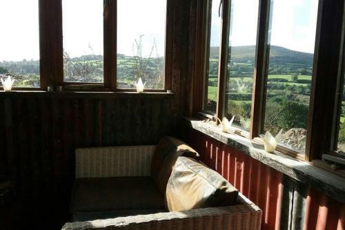 Foxesden, Unique Eco Cabin, Dartmoor Views