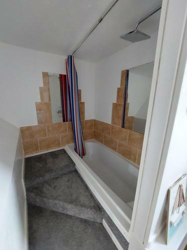 Spacious Open Plan 3 Bed Apartment With Sea Views