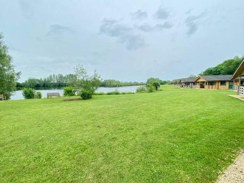 Lilly Lodge, Lake Pochard