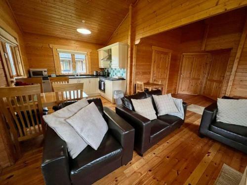 Lilly Lodge, Lake Pochard