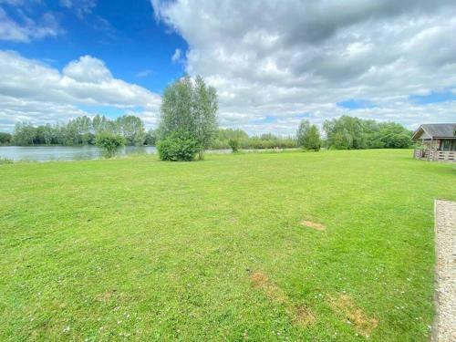 Lilly Lodge, Lake Pochard
