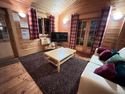 Tufty Lodge, Lake Pochard Lodge 9