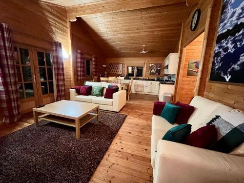 Tufty Lodge, Lake Pochard Lodge 9