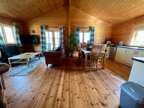 Heron Lodge, Lake Pochard
