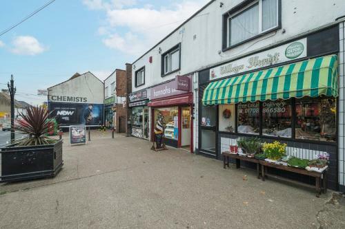 Lovely 2 Bed Apartment With Parking In Thurrock