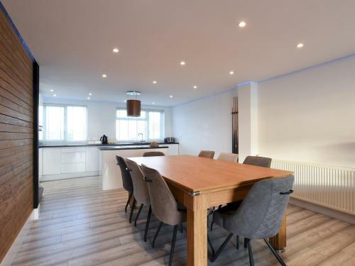 Pass The Keys Amazing Views High End Beachfront 3bed Sleeps 7