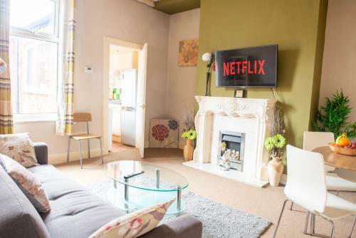 Delightful Central, Seaside Apartment-with Free Parking
