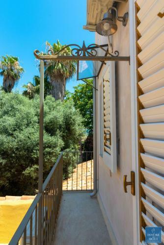 Sunset Terrace Apartment By Dimore In Sicily