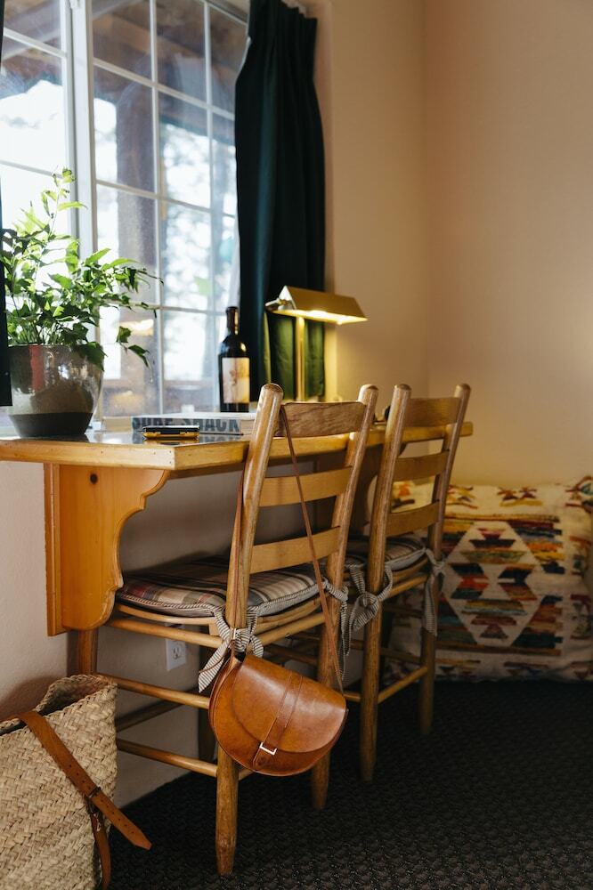 Honey Bear Lodge & Cabins