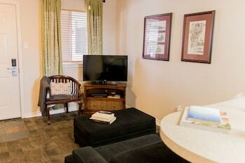 Vineyard Court Designer Suites Hotel