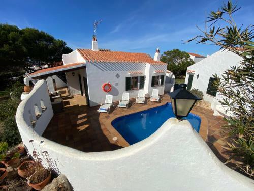 Villa Con Piscina Privada Y Gran Jard�n