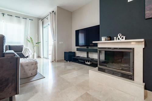 Lac- Spacious Apartment With Spectacular Views